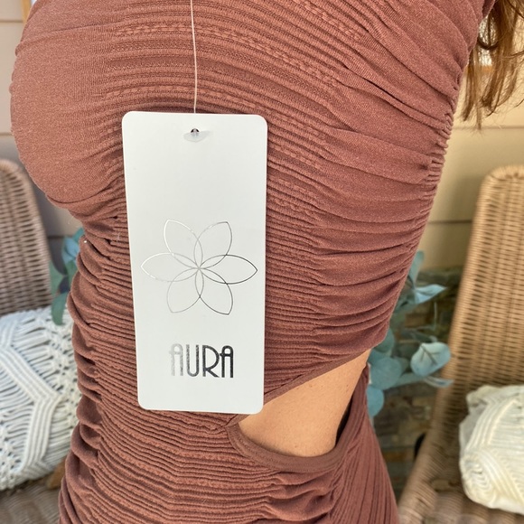 NWT Aura beautiful bodycon stretchy dress with beautiful ruching.Open sexy back - Picture 7 of 9